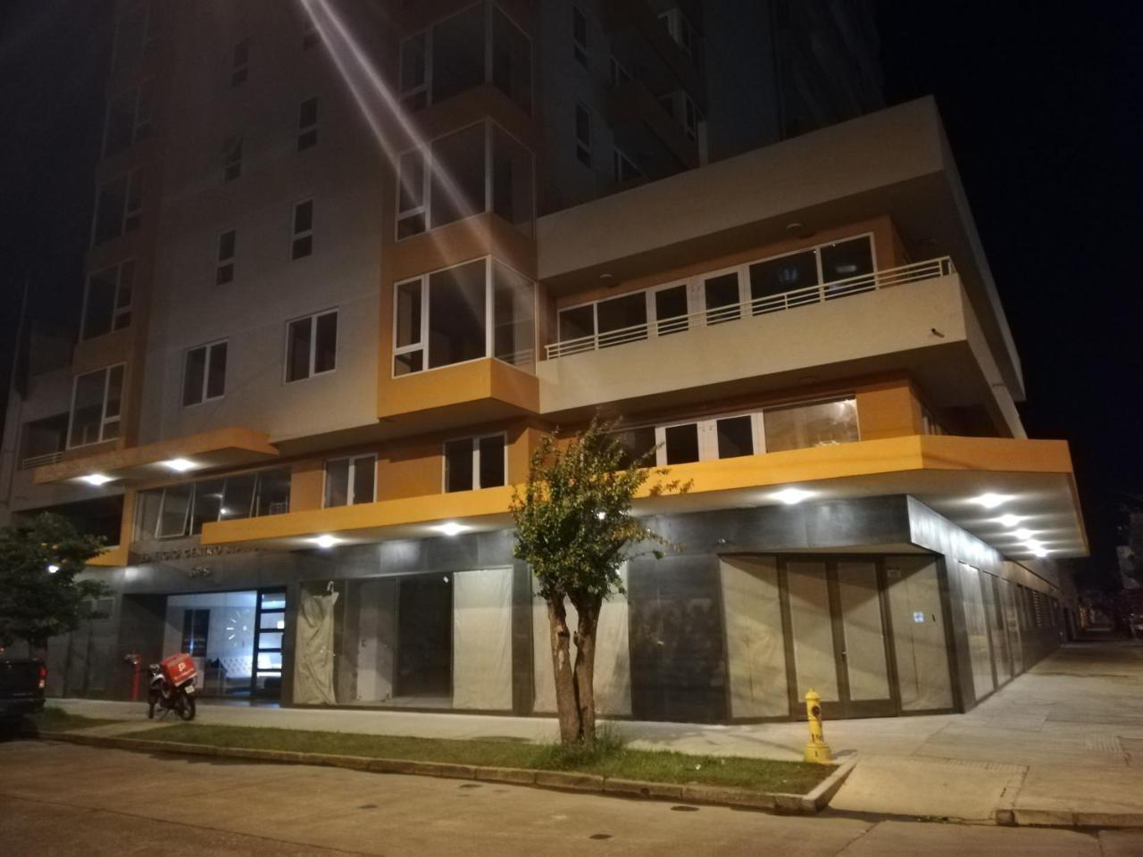 Depto Estudio 1811 Edificio Centro Blanco Con Estacionamiento Temuco Exterior photo